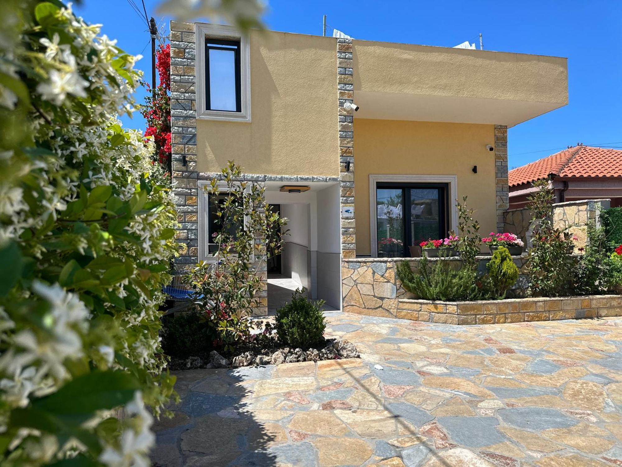 Arial Trinity Suites Vlore Exterior photo